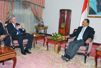 Almotamar Net - President Ali Abdullah Saleh on Wednesday reiterated Yemens demand to the United States of America to hand over to Yemen Mohammed Ali al-Mouayad and his companion Mohammed Zaid presently serving imprisonment in an American prison as well as the Yemeni prisoners detained in Guantanamo Bay. During his receiving in Sanaa today the Director of Federal Bureau if Investigation (FBI) Robert Muller the President pointed out a qualification programme that Yemen has prepared for their re-integration into the society. The President confirmed Yemen readiness to try anyone of them evidence proves their involvement in committing acts of violence or violation of the law. 