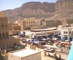 Almotamar Net - Residents of the district of Qatan, Hadramout governorate on Thursday all attempts aimed at provoking seditions and the rift of national rank and all terrorizing practices against the citizens through statements and speeches delivered at festivals intended for antagonizing people each against the other as well as spreading differences and rancours and hatred, similar to what happened in the festival organized by the Joint Meeting Parties (JMP) held recently in the district of Qatan. 
At the end of their festival on the 18th anniversary of the unity and elections of governors, the residents affirmed their adherence to fraternity and forgiveness and to be aloof from being dragged to voices that intend to split the unity of their rank and create differences for certain goals that have become well-known to all. 
