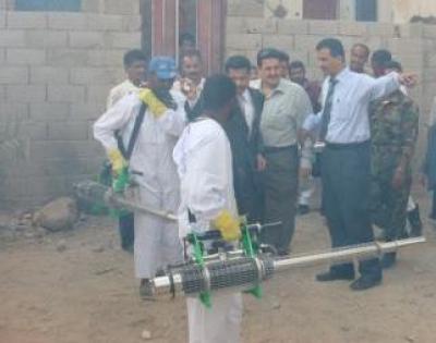 Almotamar Net - A campaign of insecticide field spray aimed at killing mosquitoes carrying dengue fever was started in Shabwa province on Thursday. The campaign comes after discovering a number of dengue infections in districts of Shabwa province recently. 