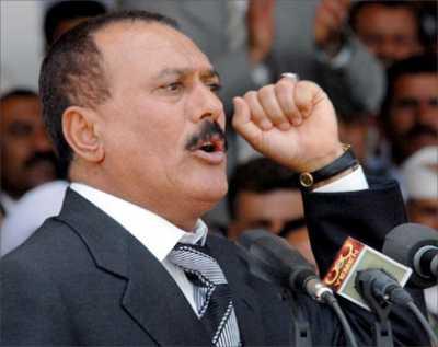 Almotamar Net - President Ali Abdullah Saleh paid on Wednesday an inspection visit to the Eastern Military Area Command. 
During the visit, President Saleh got acquainted with the progress and the implementation level of training plans and programs for the commands personnel, congratulating them and all the armed and security troops on the Yemeni revolutions Days. 
