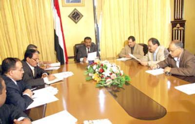 Almotamar Net - The Joint Executive committee composed of the Supreme Commission for Elections and Referendum (SCER) and the Ministry of Education in Yemen received Wednesday names of members of supervising and major committees for the phase of revising and amending voter tables from employees of the Education Ministry, pursuant to the legal conditions and the required numbers for each governorate and constituency. The procedure is within the preparations for revising and amending voter tables in preparation for the parliamentary elections in 2009. 