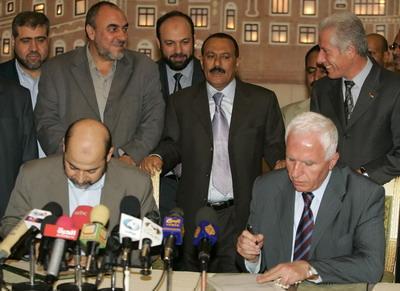 Almotamar Net - An official source at the Yemeni Foreign Immensity revealed Saturday of contacts Yemen has conducted with the leaderships of Hamas Movements discussing development of the situations in Gaza Strip in the light of the Israeli aggression and the massacres perpetrated by the Zionist occupation forces against the Palestinians in the Strip. 