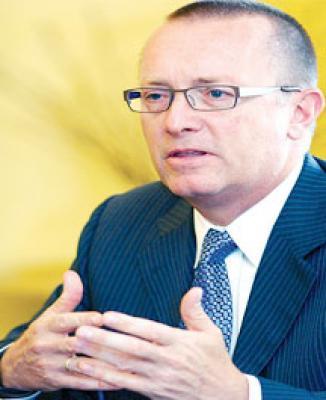 Almotamar Net - US visiting Assistant Secretary of State Jeffrey Feltman has on Wednesday has described the Yemeni-American relations as strong, indicating that the message that he brought from Washington is a strong message for supporting Yemen�s unity. 