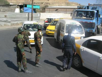 Almotamar Net - Yemeni security apparatuses were able on Wednesday to arrest a cell from al-Qaeda organisation was captured in storming operations of the place where it was present in Hanash area in the capital Sana�a. 
