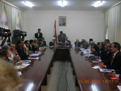 Almotamar Net - Almotamar.net has learned from well-informed sources that the  ruling General People�s Congress (GPC) party in Yemen presented names of its representatives in the communication team with parties desiring to take part in the national dialogue. 