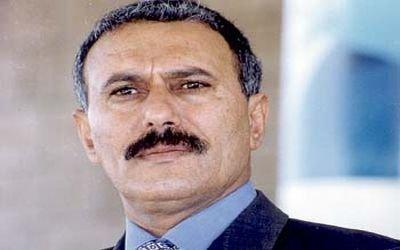 Almotamar Net - President Ali Abdullah Saleh got acquainted Tuesday with the report of the office of the General Authority for Lands and Survey and Urban Planning in Aden on tackling Adens land issues.
