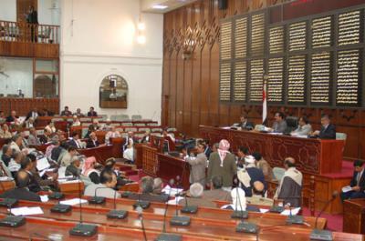 Almotamar Net - Speaker of the Yemeni parliament Yahya al-Raie and the head of the General Peoples Congress (GPC)s parliamentary majority Sultan al-Barakani have clarified Wednesday on the GPCs bloc presentation on Saturday of a proposal for constitutional amendments. 

