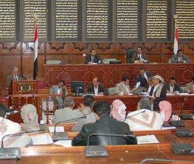 Almotamar Net - Yemeni parliament refers Saturday constitutional amendments, proposed by more than two thirds of the parliament members, to a special committee headed by deputy speaker Himyar al-Ahmar and membership 15 members of the parliament, in addition to the members of the constitutional committee of the parliament. 