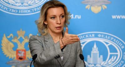 Almotamar Net - The Russian Foreign Ministry has described the Saudi-led coalition massacres in Yemen as horrific, calling for an immediate ceasefire and engaging in negations without preconditions.

The Russian Foreign Ministrys spokeswoman Maria Zakharova told a news conference in Moscow that despite the positive signals made by the negotiations between the Yemeni opposing parties in Geneva last December, but the armed confrontation in this country are still continuing, especially after the Saudi-led coalition announced the end of the truce and resumed the military operations.

" In recent days the media circulated horrible news about the Saudi-led coalition bombing on a MSF-supported hospital in Saada, which resulted in deaths and injuries," she added.
