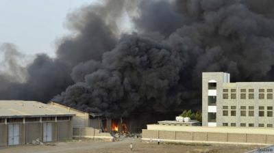 Almotamar Net - Saudi aggression fighter jets waged on Tuesday morning three air raids against civilian targets in Hodeida city, an official said.
The raids targeted Political Security buildings in downtown the port city.
