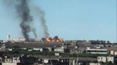 Almotamar Net - The Saudi aggression warplanes waged on Friday raids on Dhamar province, a local official said.

The official added that the aggression warplanes targeted Police General training center in Dhamar al-Qaran area in Dhamar city with six air raids. 

Air raids caused damage in the neighboring houses nearby the center, the added.
