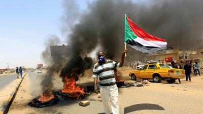 المؤتمر نت -  وزارة الإعلام السودانية: نقل رئيس الوزراء السوداني حمدوك إلى مكان مجهول بعد رفضه تأييد "الانقلاب".