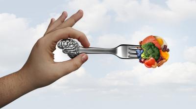 المؤتمر نت - لاشك أن كل الأطعمة التي نتناولها والأنظمة الغذائية التي نتبعها تؤثر على صحة أجسامنا. لكن هل تعلم أن هناك بعض الأطعمة التي قد تؤثر على الذاكرة وتضعفها وقد تشتت الانتباه أيضا؟!