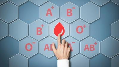 المؤتمر نت - تتمتّع فصيلة الدم "O" بخصائص فريدة، حيث يستطيع الأشخاص الحاملين لهذه الفصيلة التبرع بالدم ومنح خلايا الدم الحمراء إلى أي مريض سيحتاجها بغض النظر عن فصيلة دم المُتبرّع له، إلا أنهم عرضة للإصابة