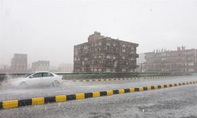 المؤتمر نت - وجه الخبير الدولي في الفيزياء الفلكية عدنان الشوافي، تحذيراً للمواطنين من حالة الطقس في اليمن خلال الأيام المقبلة، موضحاً أنه بداية من الساعات الأولى لليوم الأربعاء 