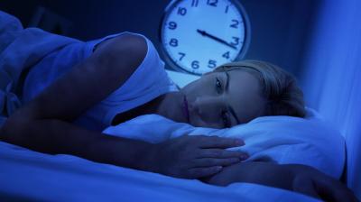 المؤتمر نت - أكدت دراسة حديثة أن النوم السيئ لا يجعلك تشعر بمزيد من السلبية تجاه الشيخوخة فحسب، بل يمكن أن يكون له أيضاً آثار حقيقية على صحتك