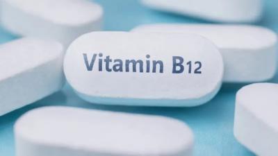 المؤتمر نت - يدعم فيتامين B12 العديد من الوظائف الحيوية في الجسم، ويعتبر نقصه مدمراً للصحة