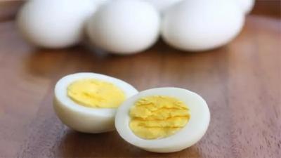المؤتمر نت - يعد البيض إضافة رائعة لأي نظام غذائي كونه أحد أكثر الأطعمة تنوعاً من ناحية الفوائد الصحية علاوة على إمكانية مزجه مع أي أطعمة أخرى