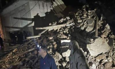 المؤتمر نت - لقي خمسة أشخاص حتفهم، فجر اليوم، جراء انهيار مبنى مكون من ثلاثة طوابق في العاصمة صنعاء