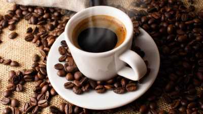 المؤتمر نت - يعتبر مشروب القهوة مصدراً مهماً للكافيين، وهو منبه يبعث اليقظة والطاقة؛ كما أنه يعزز الإدراك. تشير نتائج دراسات علمية متعددة أن هناك آثارا صحية طويلة المدى لشرب القهوة