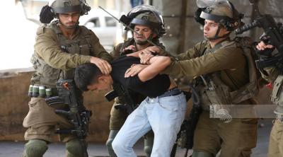 المؤتمر نت - شنت قوات الاحتلال الإسرائيلي، فجر الثلاثاء، حملات اعتقال ودهم جديدة في العديد من مدن الضفة الغربية المحتلة، طالت عشرات الفلسطينيين