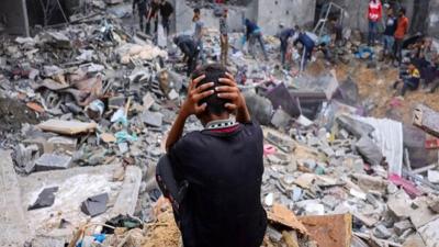 المؤتمر نت - شنت طائرات الاحتلال الصهيوني، اليوم، غارات مكثفة على مناطق واسعة من قطاع غزة، دمرت عدداً من المنازل والبنايات والشقق السكنية، وأوقعت عشرات الشهداء والجرحى