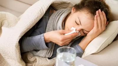المؤتمر نت - بدأ موسم الزكام والإنفلونزا رسميا، ومن المعروف أنه يمكن للبالغين، في المتوسط، أن يصابوا بهذه الأمراض ما بين مرتين إلى أربع مرات في السنة