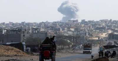 المؤتمر نت - يواصل جيش الاحتلال الإسرائيلي، عدوانه على قطاع غزة بقصف مدفعي على مناطق متفرقة، في تجاوزات جديدة لاتفاق وقف الحرب