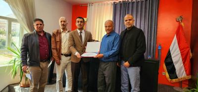   -             -   ɡ    