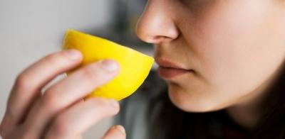 المؤتمر نت - أصبح فقدان حاسة الشم علامة هامة يمكن أن تكشف عن مجموعة من الأمراض الخطيرة، بل قد يكون مؤشرا مبكرا للإصابة بأمراض عصبية وجسدية