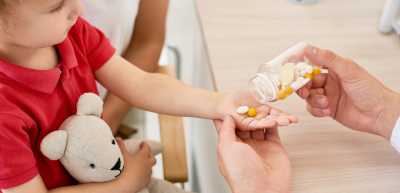 المؤتمر نت - يحصل معظم الأطفال على احتياجاتهم الغذائية من نظام غذائي صحي ومتوازن، لكن في بعض الحالات، مثل الانتقائية في الطعام، أو مشاكل الامتصاص