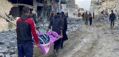 المؤتمر نت - أعلن الدفاع المدني في غزة، اليوم، عن انتشال 14 جثمانا لشهداء من تحت أنقاض منزل عائلة فلسطينية، دمره الاحتلال الإسرائيلي خلال عدوانه على القطاع