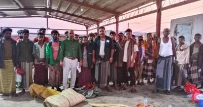 المؤتمر نت - عاد إلى مركز الإنزال السمكي بمديرية الصليف في محافظة الحديدة، اليوم، 31 صياداً يمنياً، بعد تعرضهم للاختطاف والاحتجاز