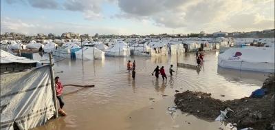 المؤتمر نت - أعلن الدفاع المدني في قطاع غزة أن تداعيات المنخفضات الجوية أسفرت عن وفاة 17 فلسطينياً، من بينهم 4 أطفال نتيجة البرد القارس، فيما توفّي الآخرون جراء انهيارات المباني