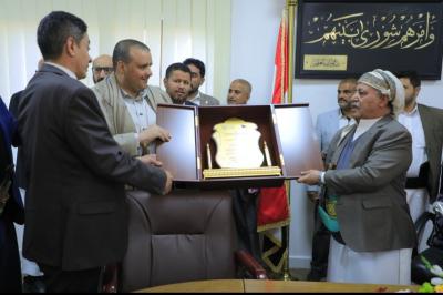 المؤتمر نت - ترأس رئيس مجلس النواب يحيى علي الراعي، اليوم، اجتماعًا مشتركاً للجنة التجارة والصناعة بحضور الجانب الحكومي المختص