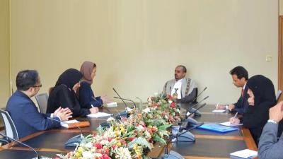 المؤتمر نت - بحث نائب وزير الخارجية والمغتربين عبدالواحد أبوراس، مع القائم بأعمال رئيس بعثة الأمم المتحدة لدعم اتفاق الحديدة "أونمها" ماري ياماشيتا، آخر المستجدات المتعلقة بعمل البعثة في اليمن