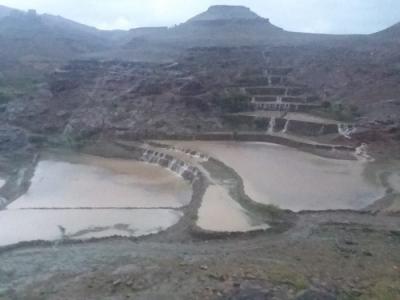 المؤتمر نت - جريان السيول في الشعاب والوديان ونصح بعدم التواجد في ممراتها أو عبورها أثناء وبعد هطول الأمطار،