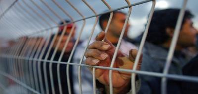 المؤتمر نت - كشفت مؤسسات الأسرى الفلسطينية، اليوم، أن عدد المعتقلين الفلسطينيين في سجون الاحتلال الإسرئيلي بلغ أكثر من 9 آلاف و600 أسير حتى بداية شهر أبريل