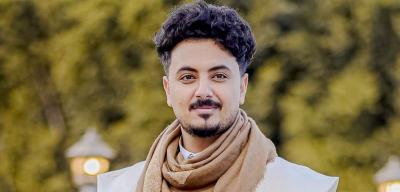 المؤتمر نت - فاجأ الفنان اليمني الشاب أصيل حزام الجمهور مساء اليوم، بإعلان خبر عقد قرانه