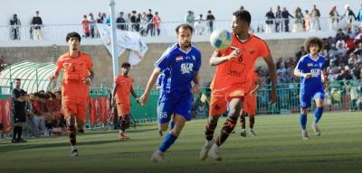 المؤتمر نت - أوقف فريق وحدة صنعاء انتصارات العروبة في الدوري العام لكرة القدم وتغلب عليه 2-1، اليوم الثلاثاء، على ملعب الظرافي ضمن الجولة الرابعة