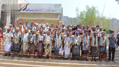 المؤتمر نت - استقبلت السلطة المحلية والتعبئة العامة بمحافظة الحديدة اليوم، 53 أسيراً محرراً من أبطال القوات المسلحة من أبناء المحافظة، بعد تحريرهم من سجون العدوان ومرتزقته في جبهات الساحل الغربي